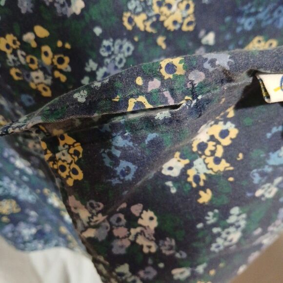 Crest Scrub Top Size L Womans  Blue Floral Med Vet Peds - Picture 8 of 10